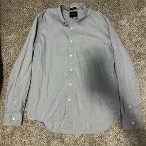 American Eagle men’s polka dot grey button down. Size Medium.
